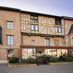 De La Tour Hotel